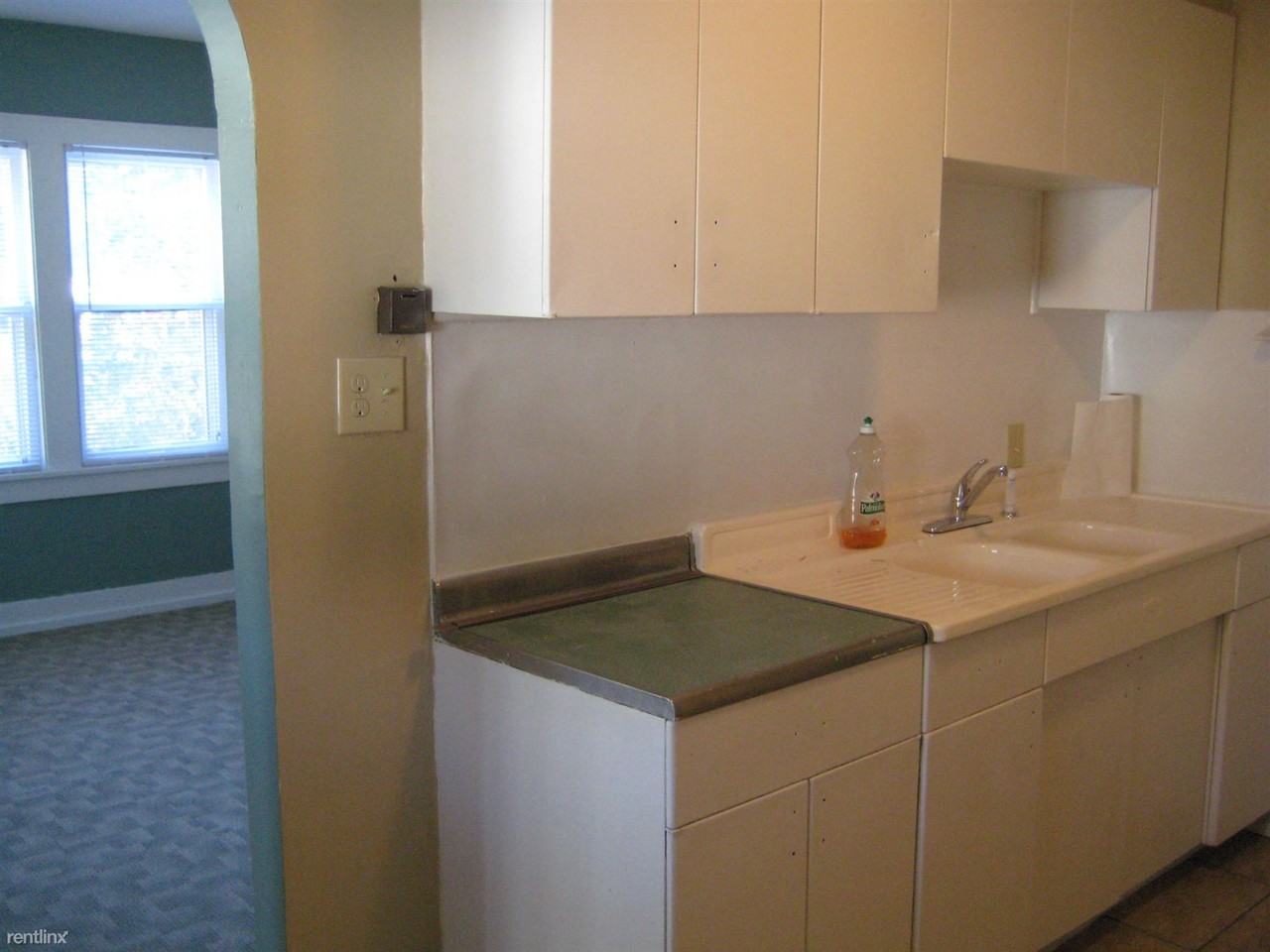 219 W Gilbert St - Photo 2 of 3