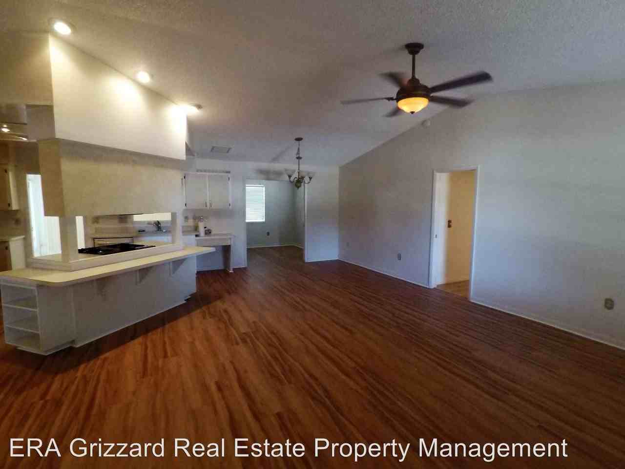 1026 Dundee Cir - Photo 2 of 16