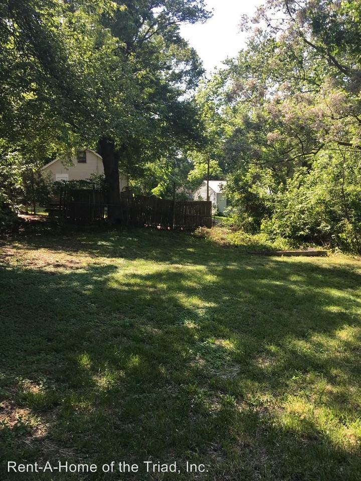 1017 Sykes Ave - Photo 2 of 5