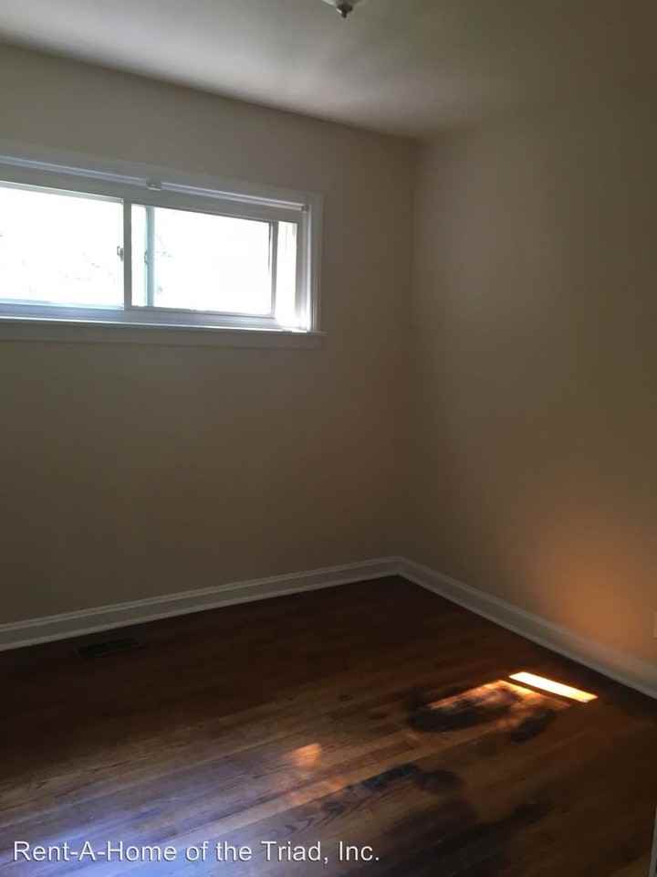 1017 Sykes Ave - Photo 3 of 5