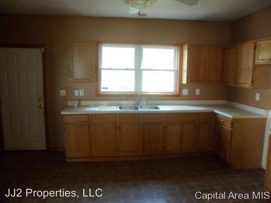 818 N 6th St - Photo 2 of 2