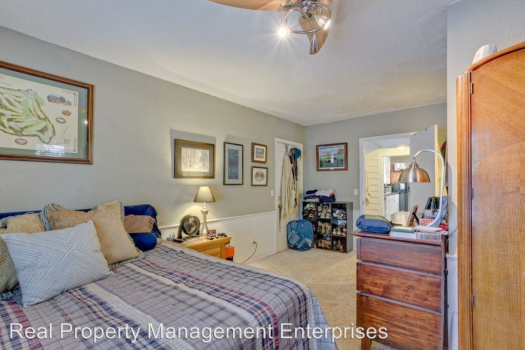 704 NW 46th St - Photo 2 of 4