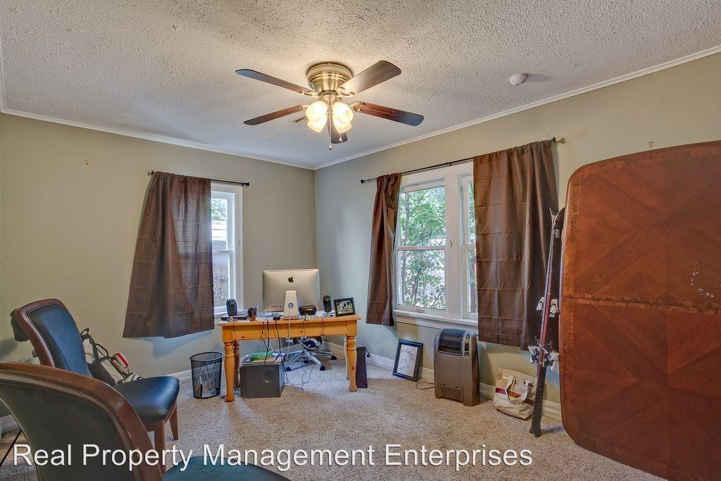 704 NW 46th St - Photo 3 of 4