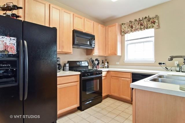 77 Lee Ct - Photo 3 of 11