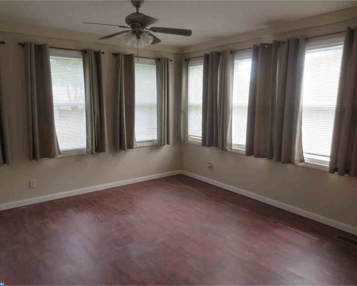 2215 Scovel Ave - Photo 2 of 11