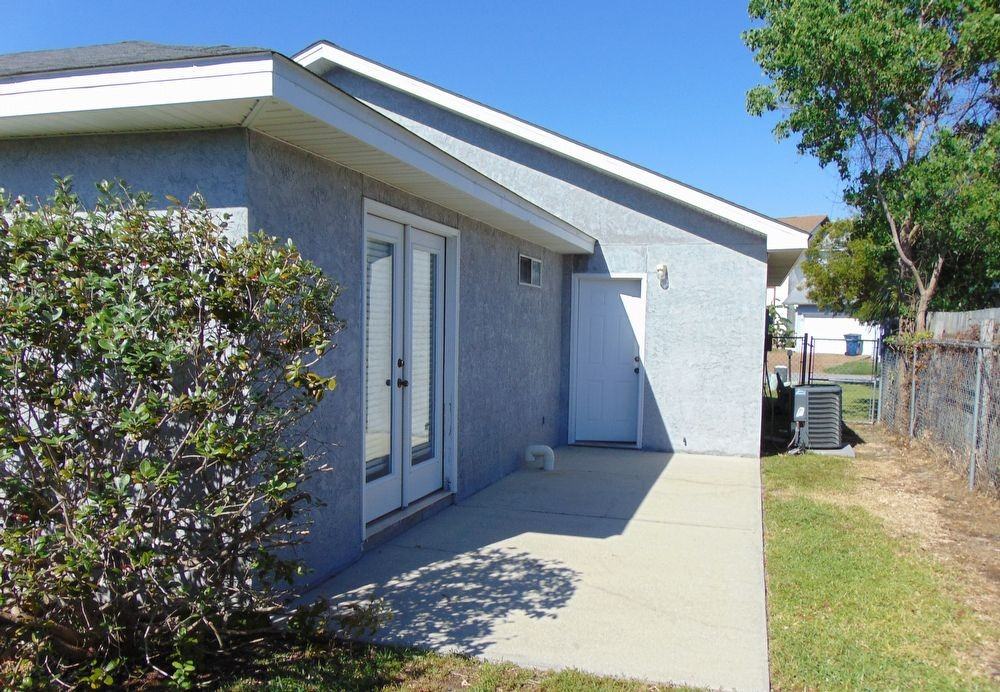 1362 Capri Dr - Photo 2 of 9