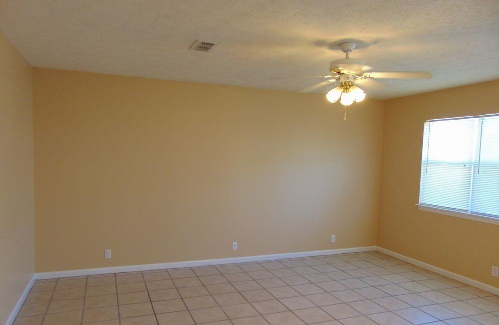 1362 Capri Dr - Photo 3 of 9