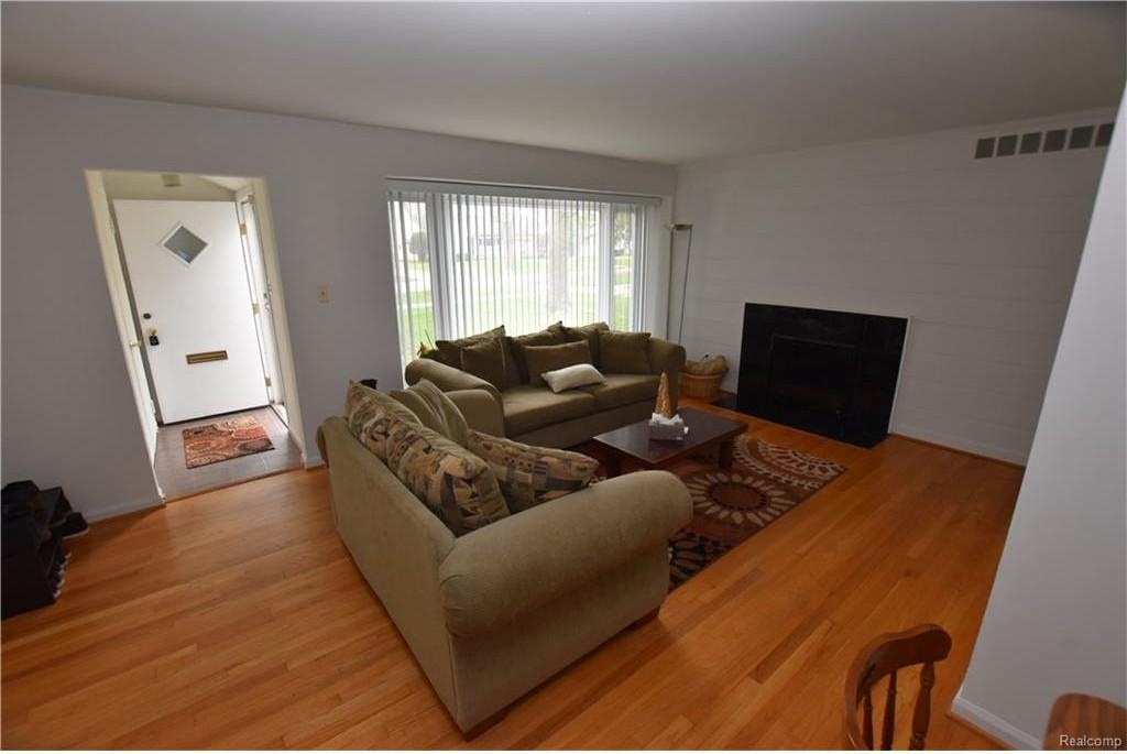 15708 Birwood Ave - Photo 3 of 23