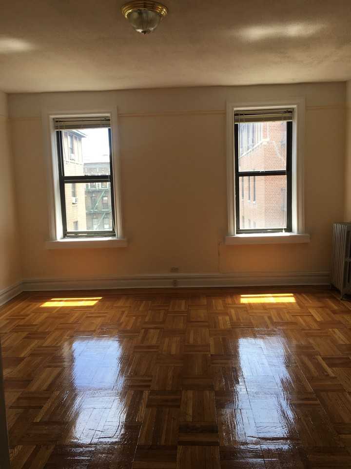 W 207th St & Post Ave #4G