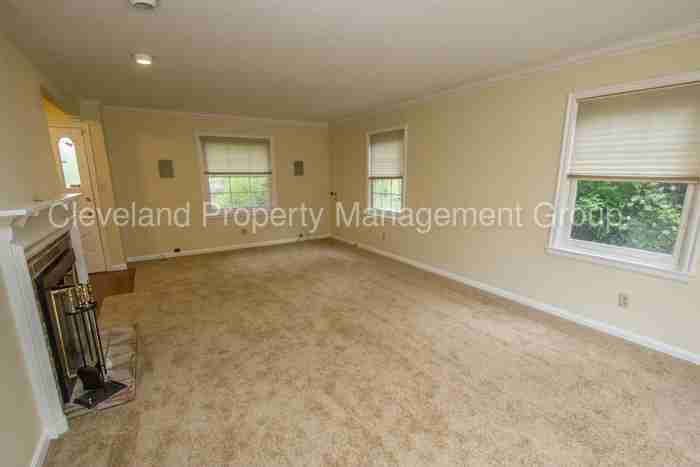 25106 Edgemont Rd - Photo 2 of 28