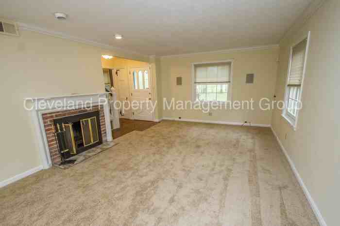 25106 Edgemont Rd - Photo 3 of 28