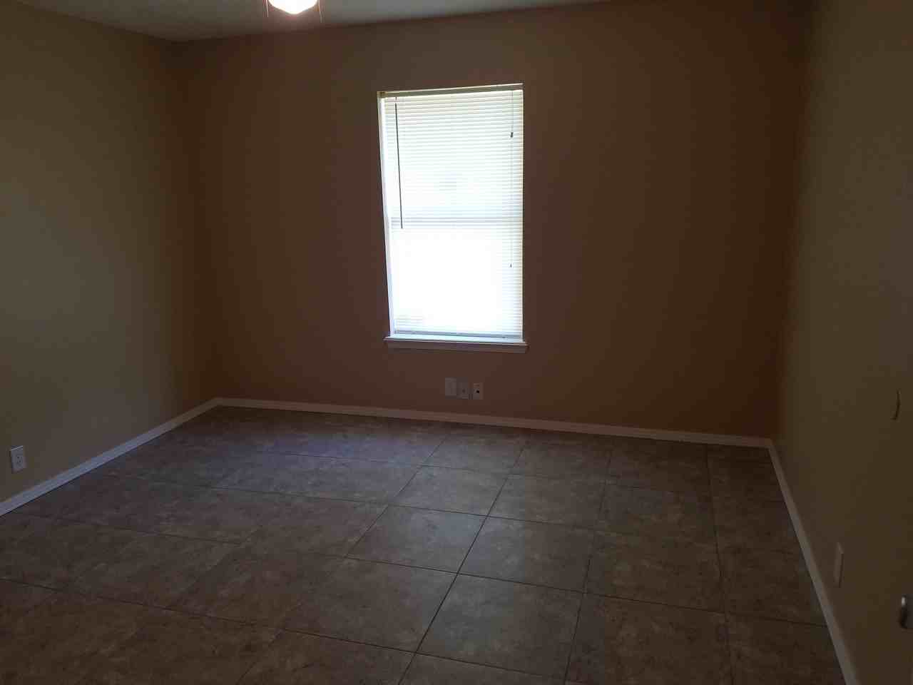 109 W Clegern Ave - Photo 3 of 13