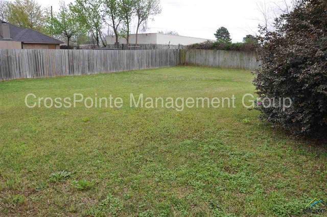 102 Hickory - Photo 3 of 15