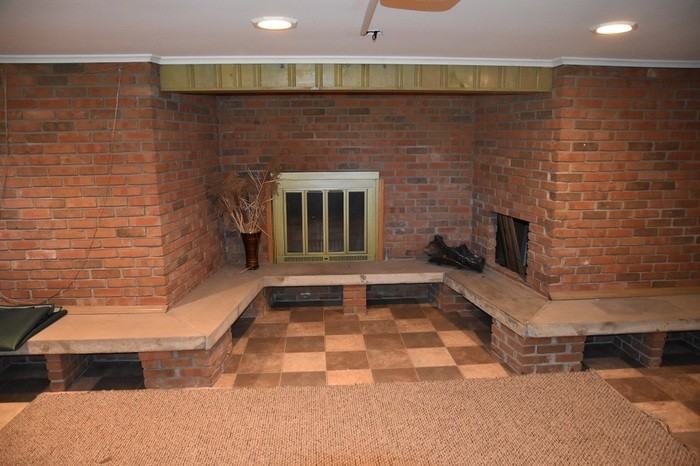 586 Latham Ct - Photo 2 of 35