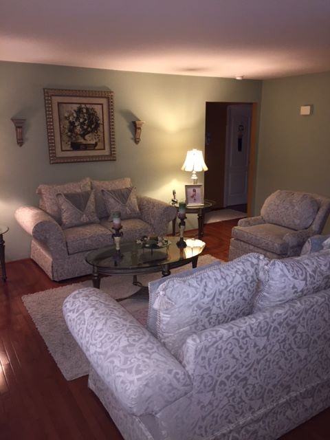 447 Redwood Ave - Photo 2 of 5