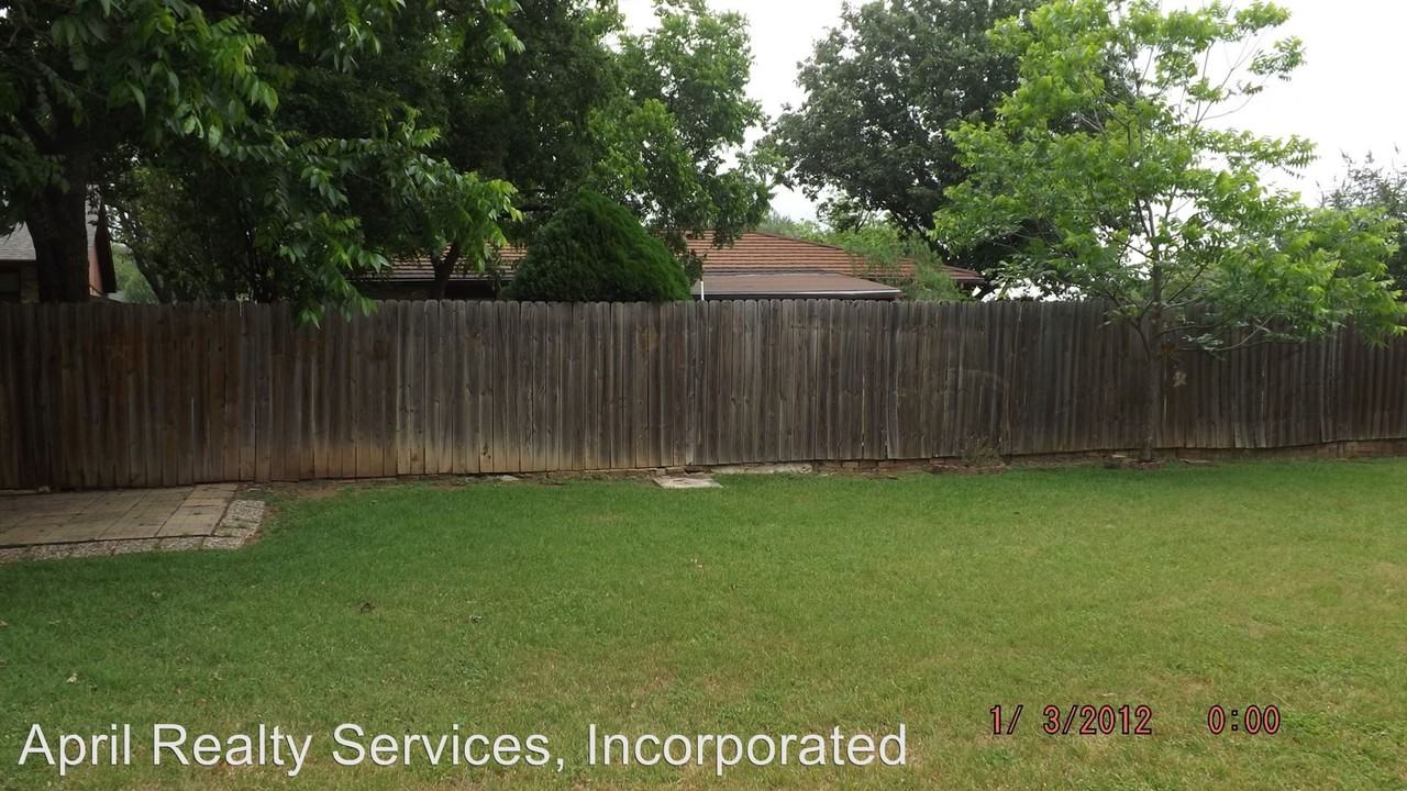 2800 Bushnell Dr - Photo 3 of 17