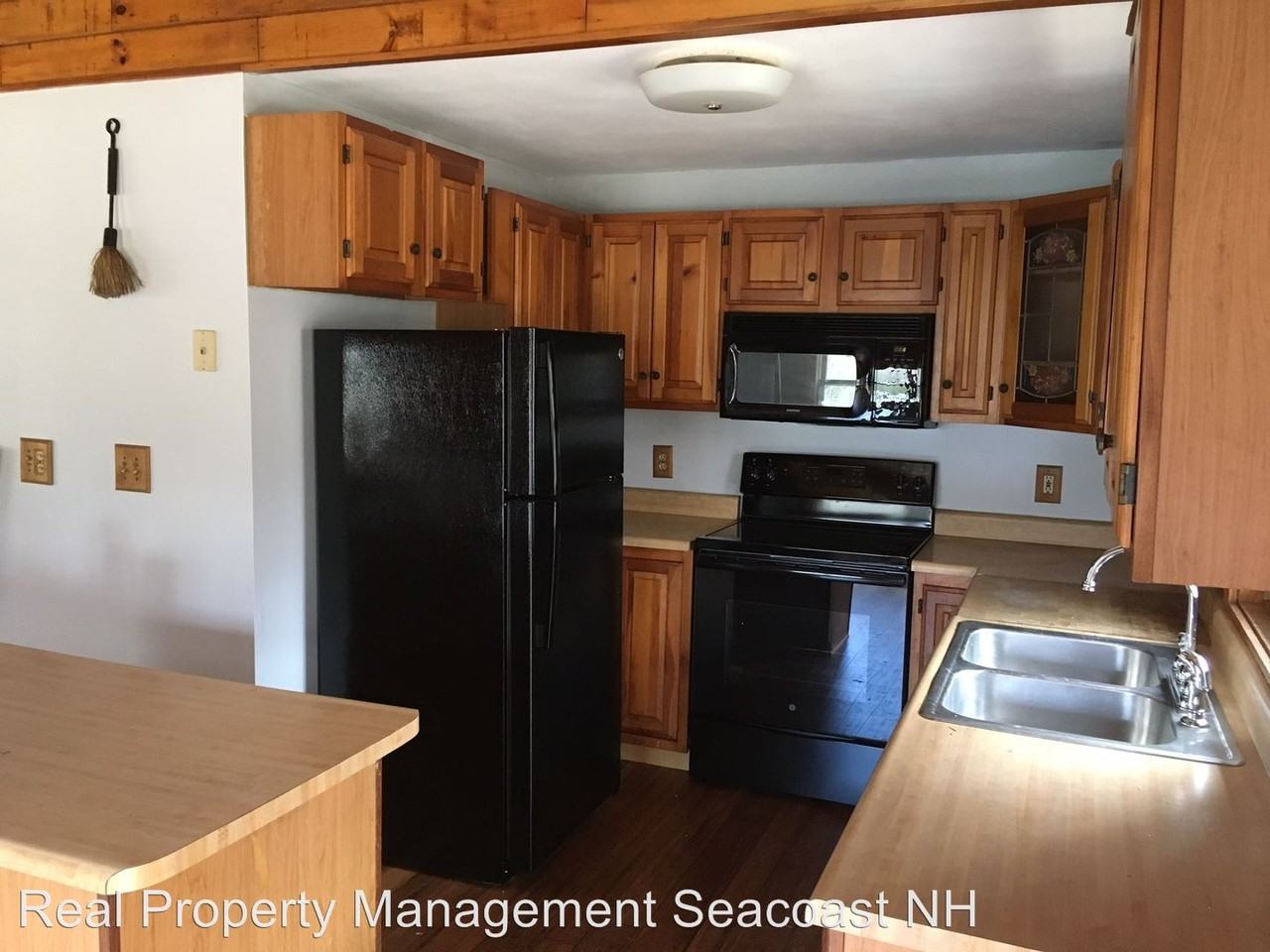 982 Ten Rod Rd - Photo 3 of 8