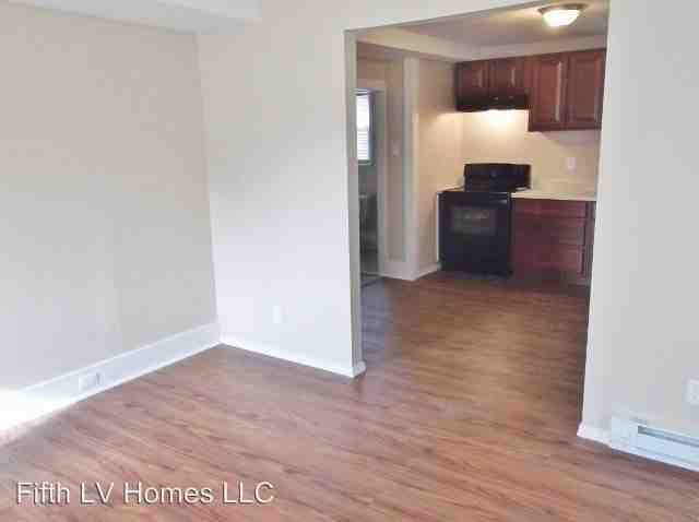 137 Lee Street - Photo 3 of 13