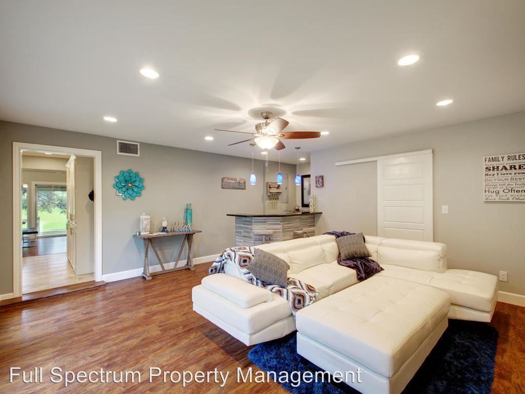 211 Lazy Oaks - Photo 2 of 26