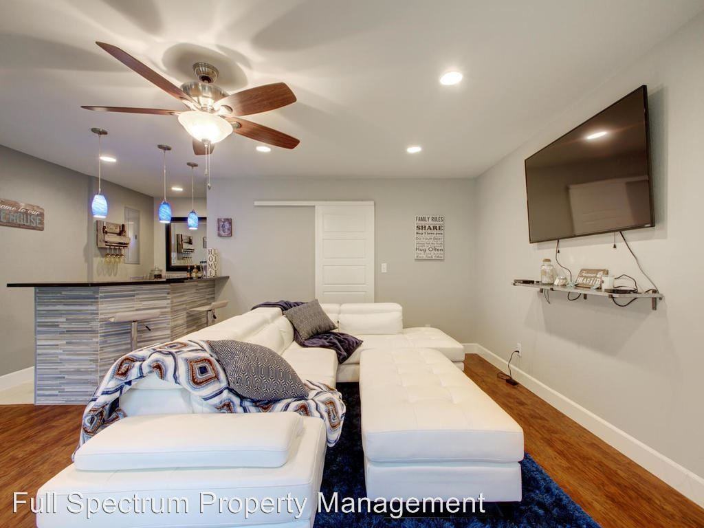 211 Lazy Oaks - Photo 3 of 26