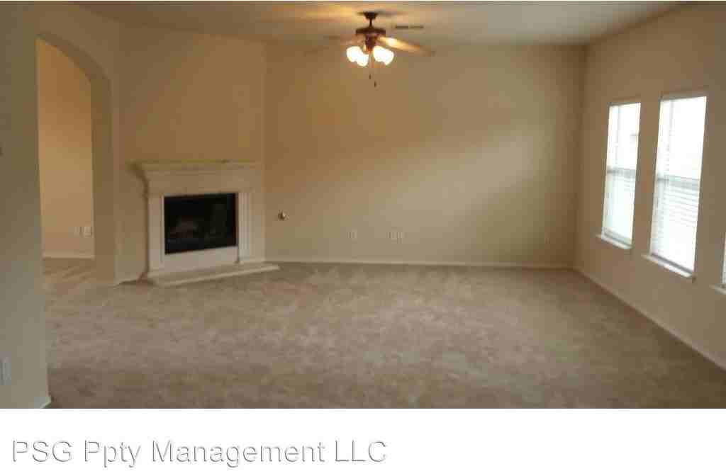 1512 Tonia Loop - Photo 3 of 10