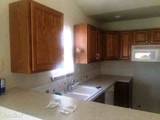 464 Buchanan Ave - Photo 2 of 12