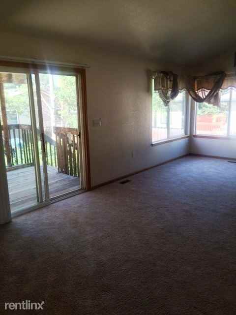 464 Buchanan Ave - Photo 3 of 12