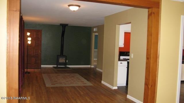 421 E Mohawk Dr - Photo 2 of 15