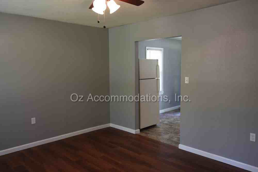 7200 E 92nd St - Photo 3 of 13