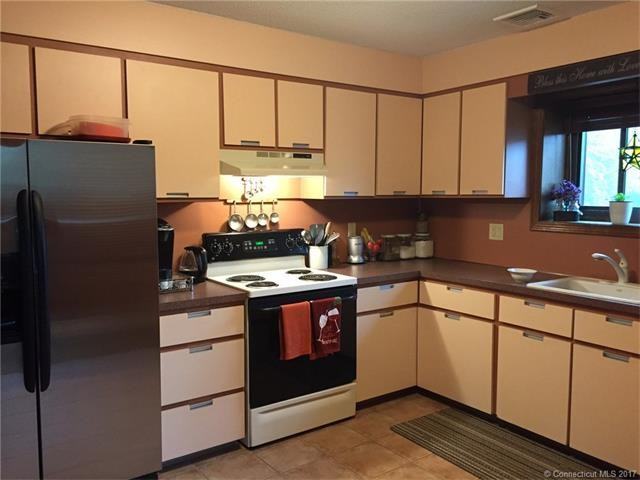 202 Summer Hill Dr #202 - Photo 2 of 8