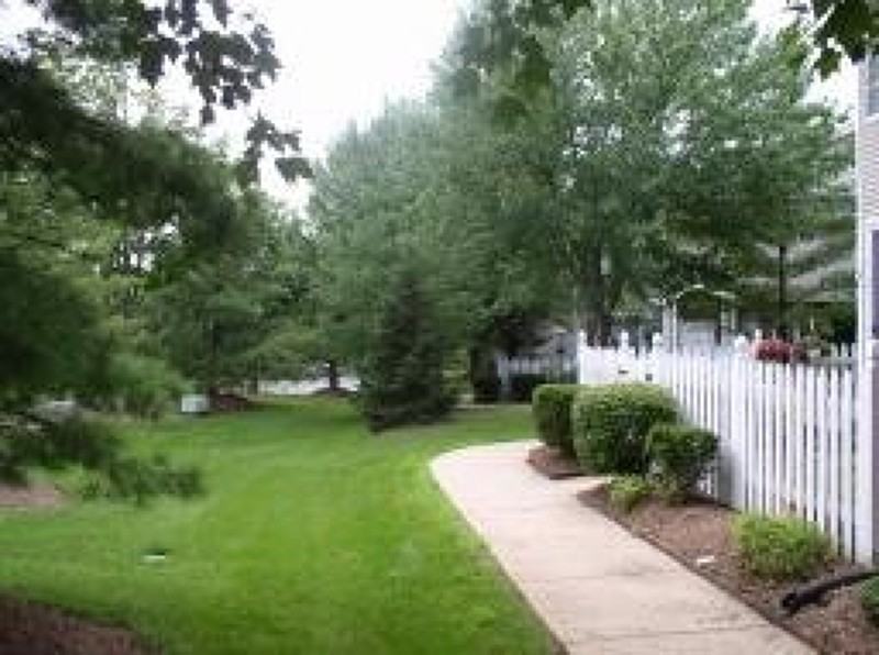 39 Bentley Ct - Photo 3 of 9