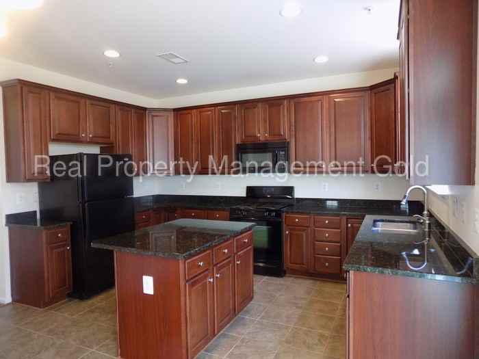 8738 Grassland Ct - Photo 2 of 25