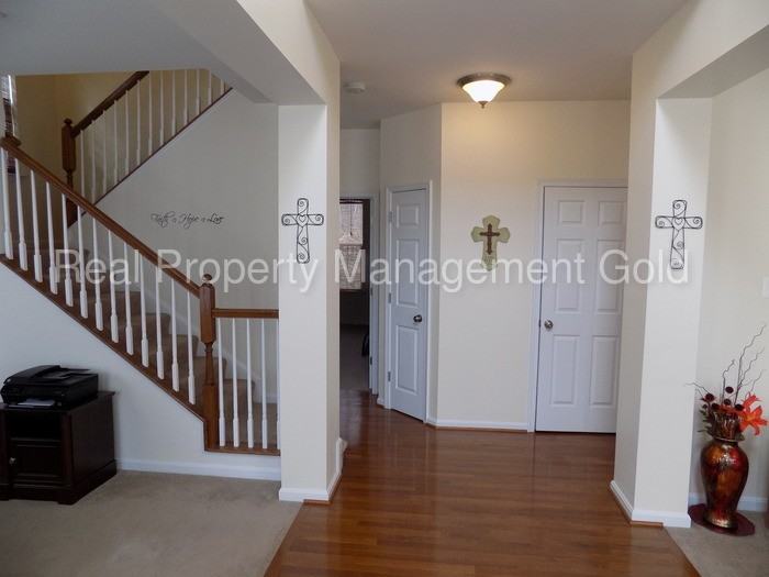 8738 Grassland Ct - Photo 3 of 25