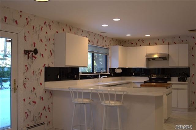 122 Bagatelle Rd - Photo 2 of 7