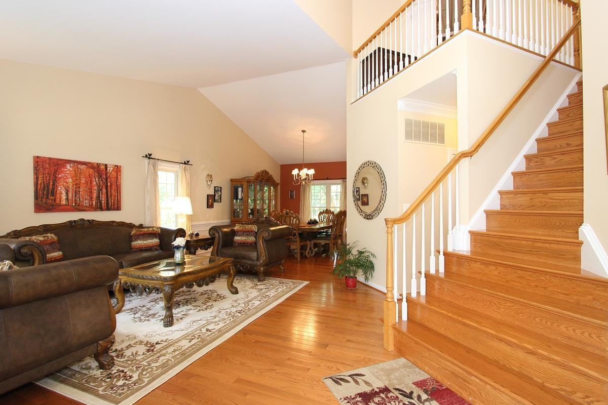 2202 Sarah Woods Ct - Photo 2 of 28