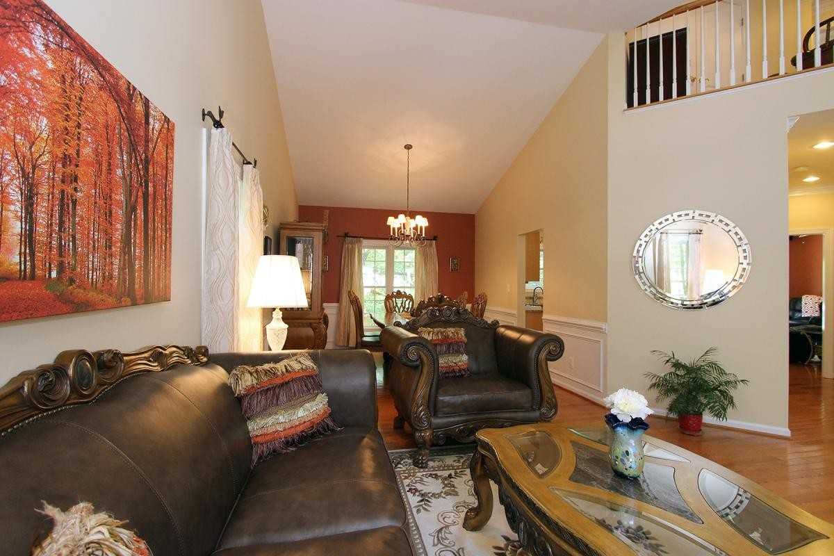 2202 Sarah Woods Ct - Photo 3 of 28