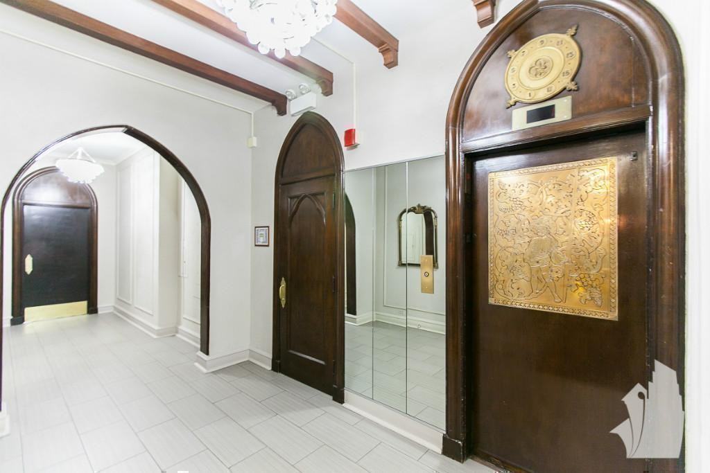 West Fullerton Avenue #701W