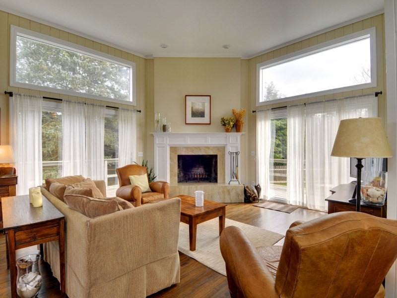 114 Meeting House Ln - Photo 2 of 8