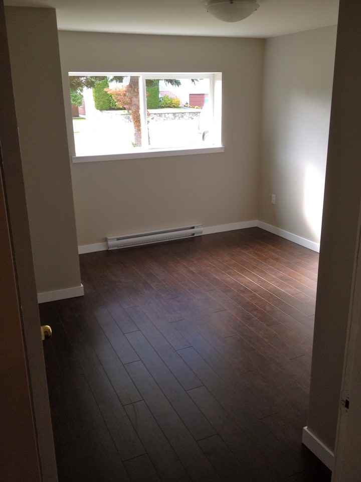 3210 Service St - Photo 3 of 5