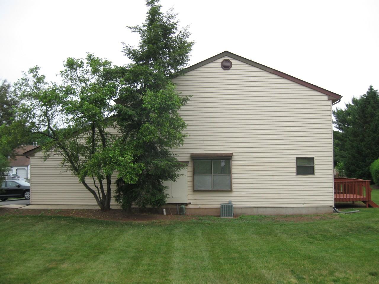 138 Locust Court - Photo 2 of 25