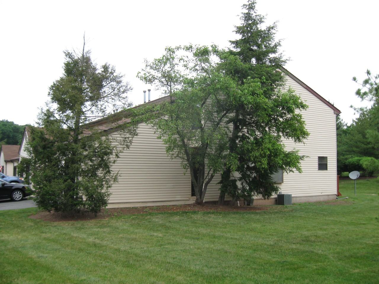 138 Locust Court - Photo 3 of 25