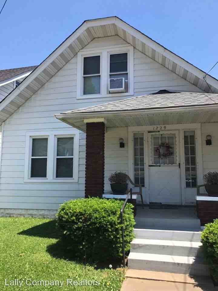 1229 Lydia St - Photo 2 of 10