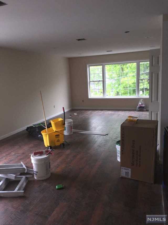 70 Garret St - Photo 2 of 5