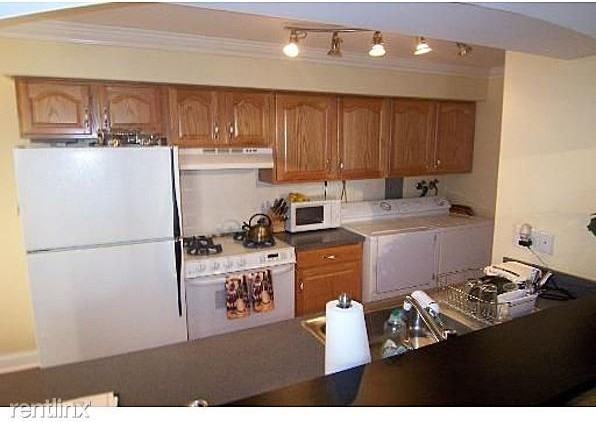 1046 Cove Dr - Photo 3 of 6