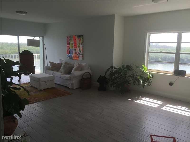 500 Bayview Dr - Photo 3 of 10