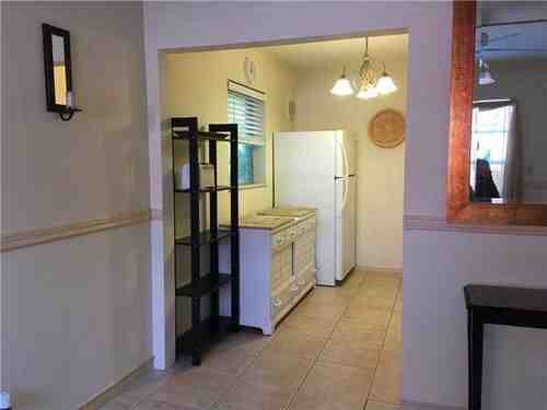 220 Washingtonia Ave - Photo 3 of 8