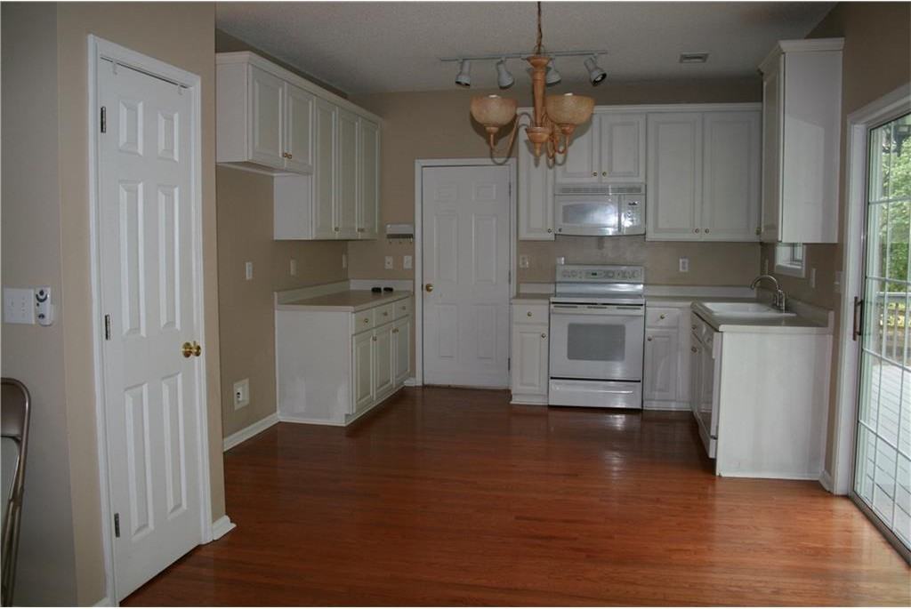 216 Oak Hollow Ct - Photo 2 of 18