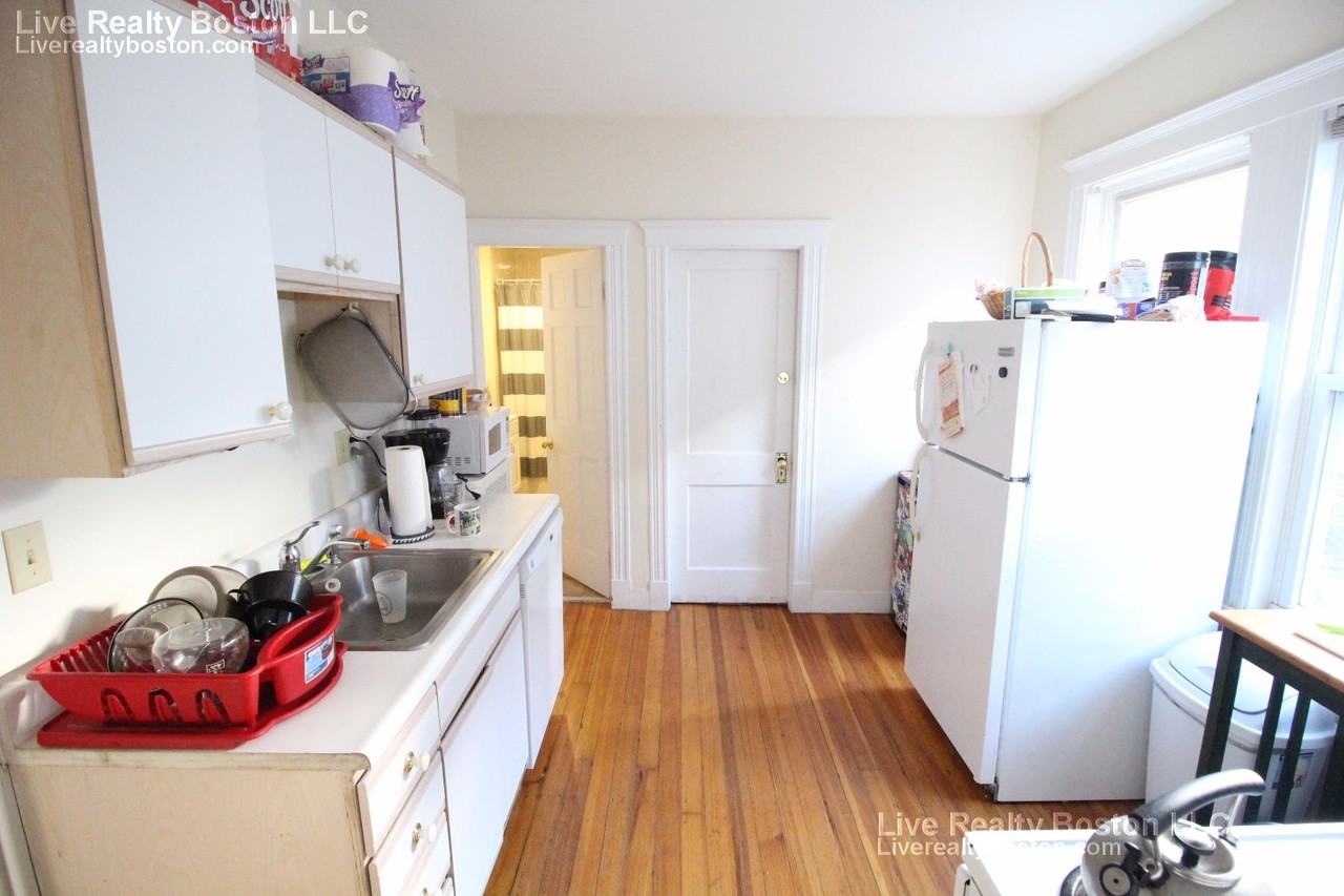 81 Verndale St - Photo 2 of 2
