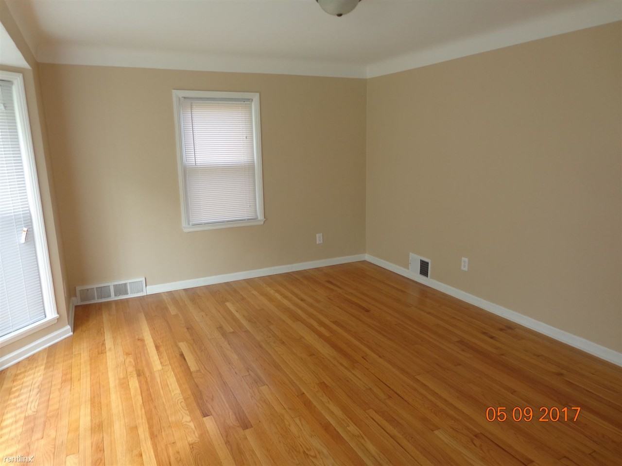 2915 Katherine St - Photo 3 of 17
