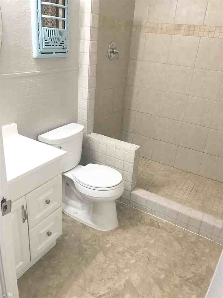 1030 NW 36th St - Photo 3 of 6